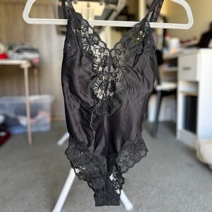 🌟guy laroche black lingerie🌟